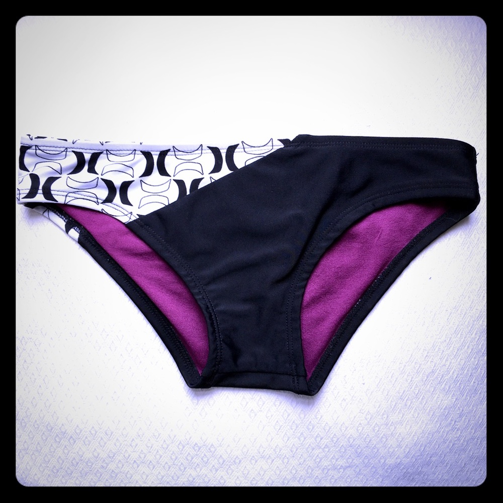 “Surf-ilicious”  🏄‍♀️ Hurley bikini 👙 bottoms!!